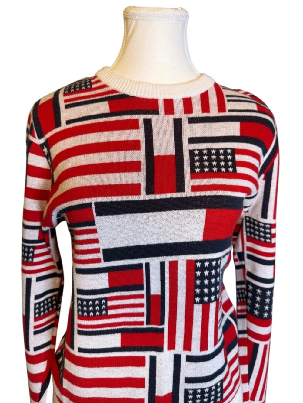 Tommy Hilfiger Flag Print Knit Sweater – Red White Blue Logo Crewneck (XS) - Picture 2 of 8